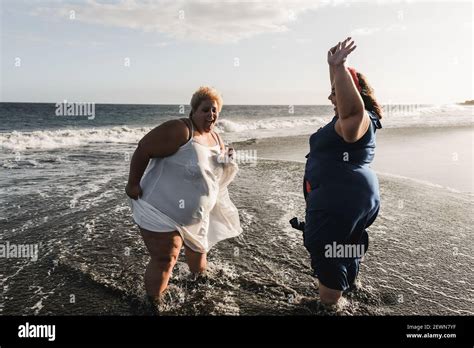 sexy frauen am strand|Frauen Am Strand Photos, Download The BEST Free Frauen Am。